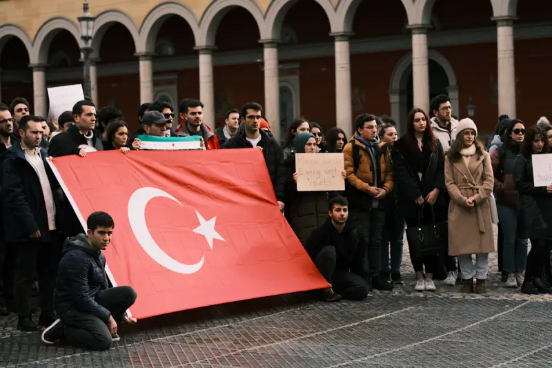 1990-1993 Kuşağı: Türkiye'nin Şanssız Nesli Mi, Sistemik Bir Mağduriyet Hikayesi Mi?